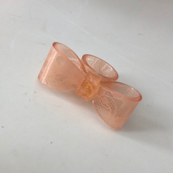 Large Bow Ring - Picture 2 of 2